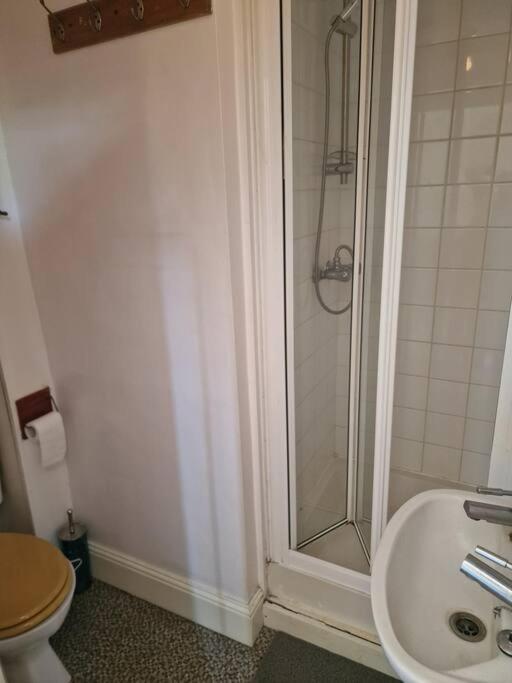 Bright Well Located Studio Flat Londen Buitenkant foto