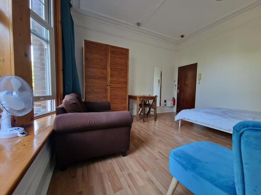 Bright Well Located Studio Flat Londen Buitenkant foto